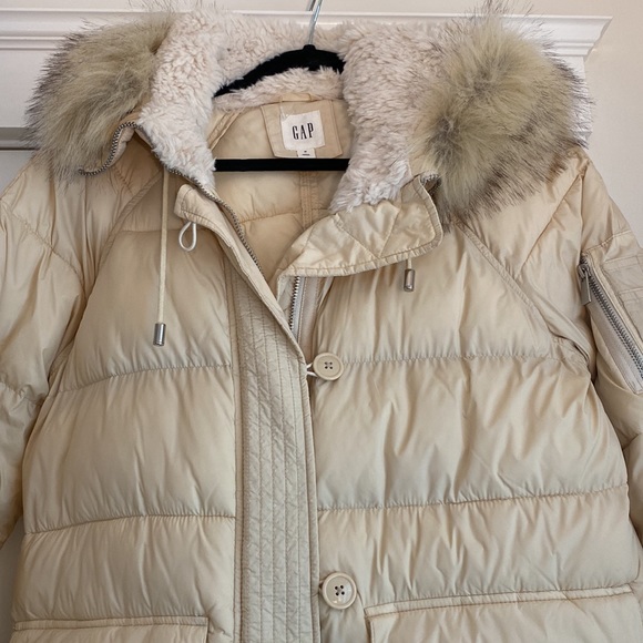 GAP beautiful, LIKE NEW, winter white parka size Medium - Picture 2 of 6